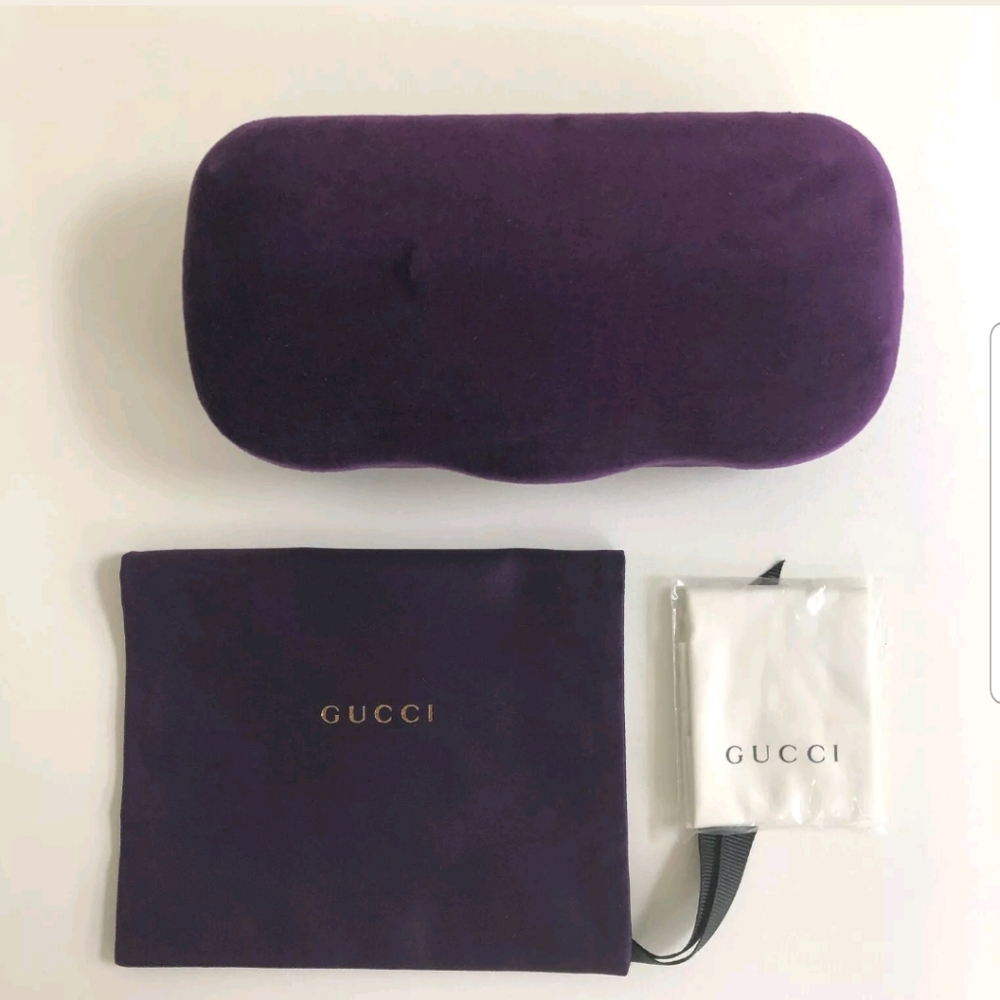 GUCCI SUNGLASS CASE  💫